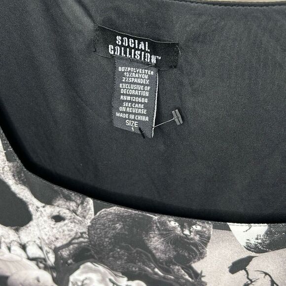 Hot Topic Social Collision Sleepy Hollow Collage Bell Sleeve Crop Top Plus Size - Picture 3 of 7